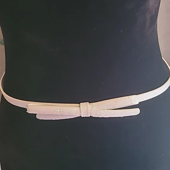 Free with any bundle! Lilly Pulitzer white patent leather belt with bow - Picture 3 of 11